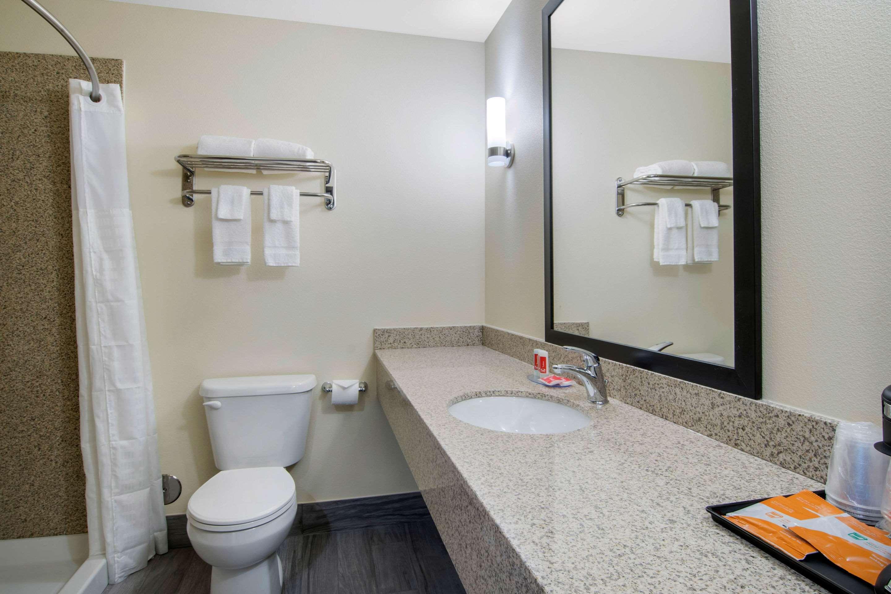 Econo Lodge Inn & Suites Спрингфилд Экстерьер фото