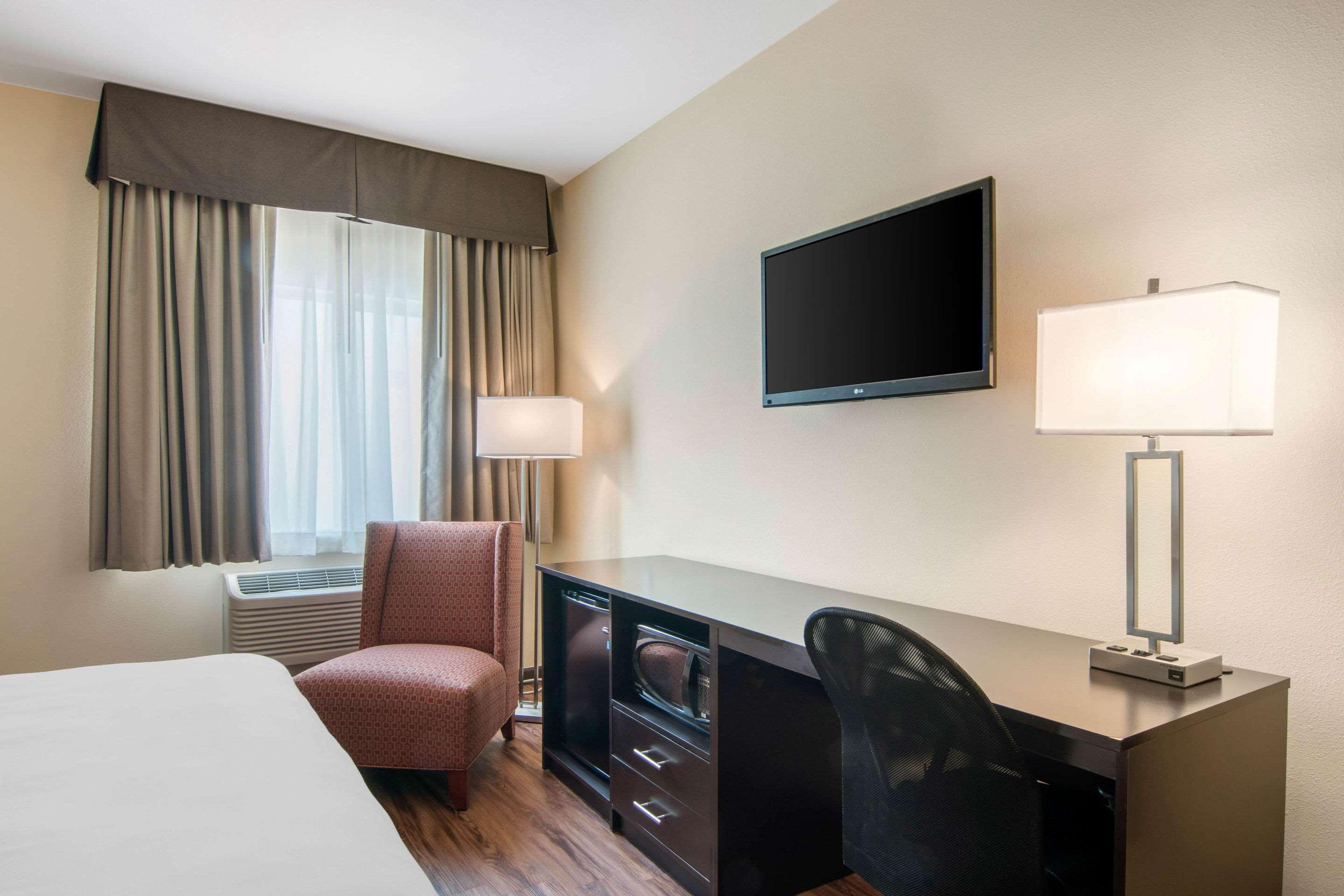 Econo Lodge Inn & Suites Спрингфилд Экстерьер фото
